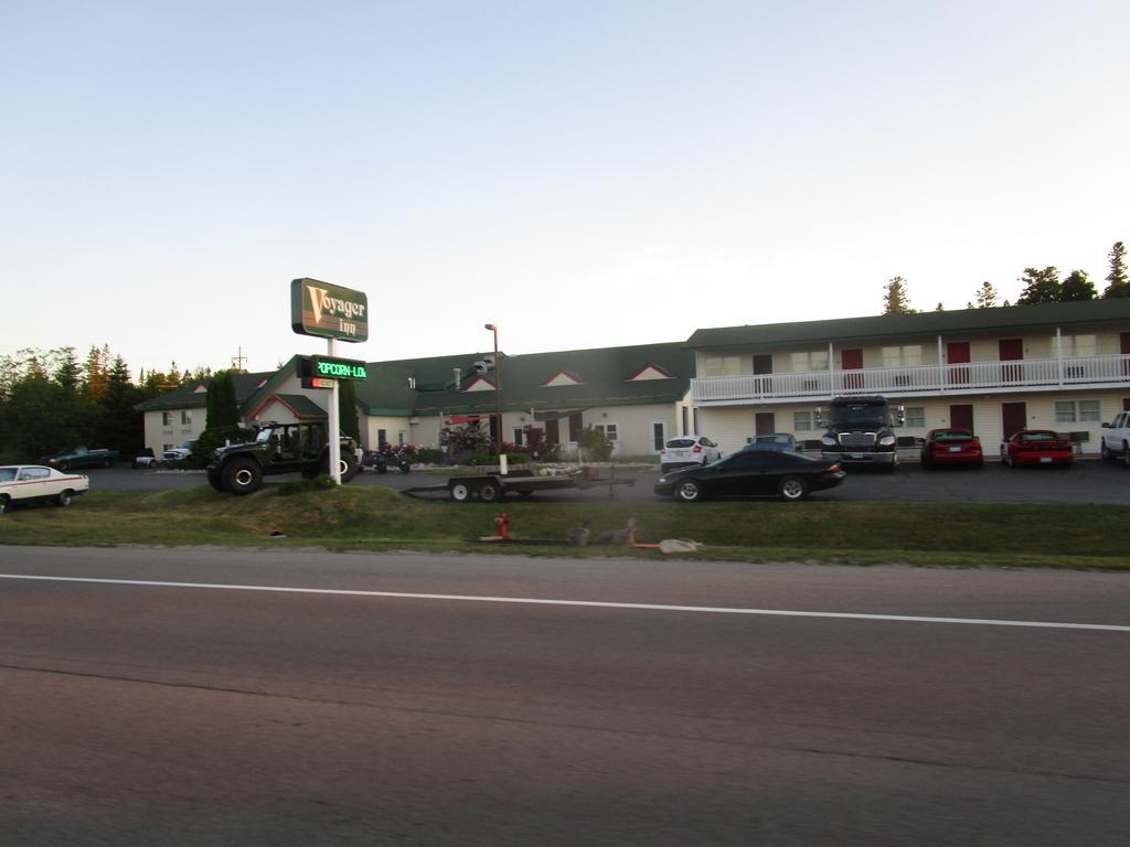 Voyager Inn St. Ignace Exterior foto